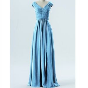 BRAND NEW unworn size 4/6 long bridesmaid dress